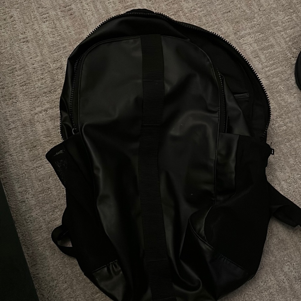Away F.A.R Backpack 26L - Black